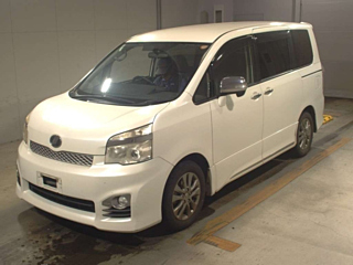 TOYOTA VOXY 2013