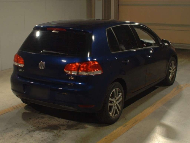 VOLKSWAGEN GOLF 2010