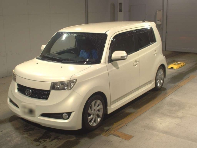 TOYOTA BB 2013