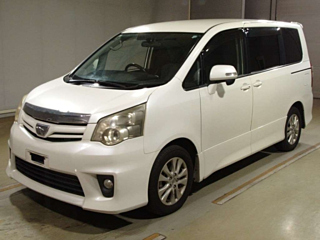TOYOTA NOAH 2010