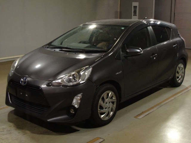 TOYOTA AQUA 2015
