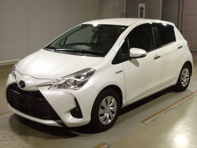 TOYOTA VITZ 2018