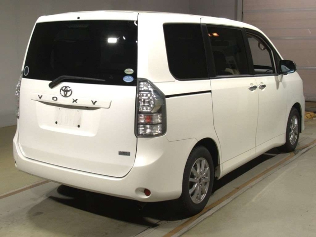 TOYOTA VOXY 2010