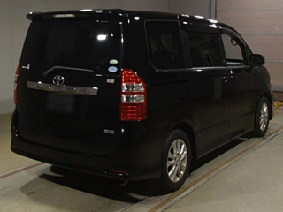 TOYOTA NOAH 2013