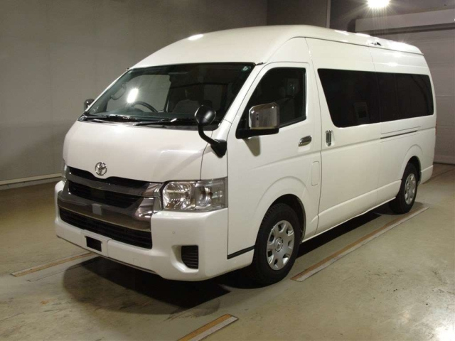 TOYOTA HIACE 2022