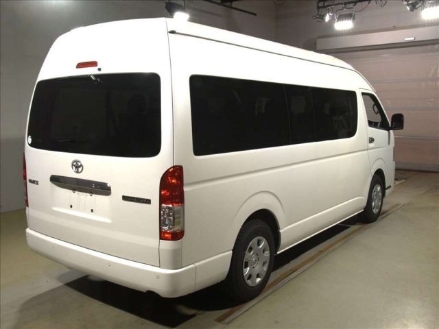 TOYOTA HIACE 2022