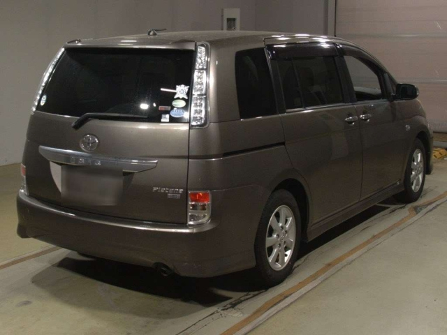 TOYOTA ISIS 2012