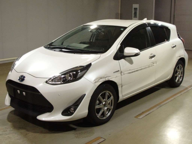 TOYOTA AQUA 2018