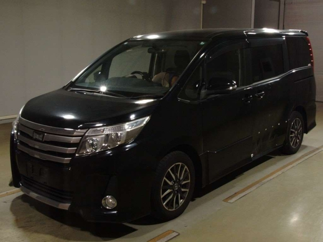TOYOTA NOAH 2014