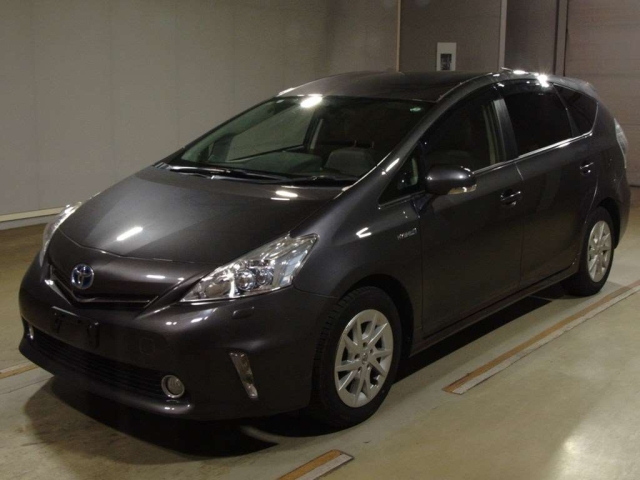 TOYOTA PRIUS ALPHA 2012