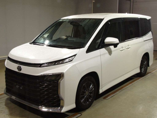 TOYOTA VOXY 2024