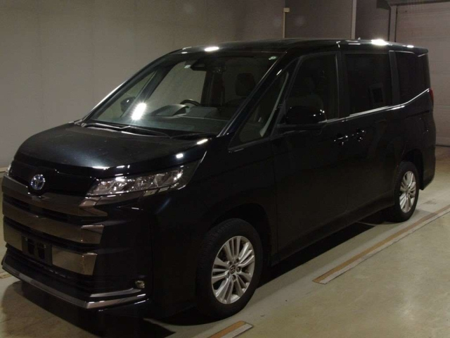 TOYOTA NOAH 2022