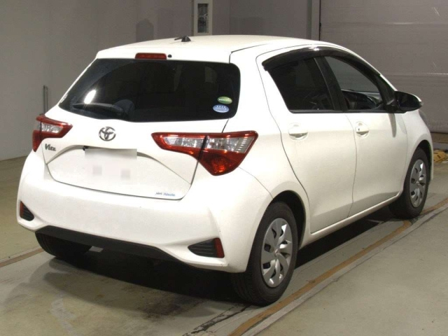 TOYOTA VITZ 2018
