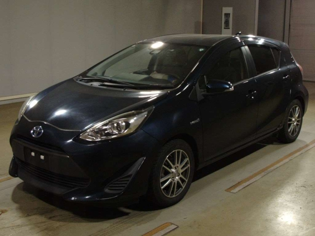 TOYOTA AQUA 2017