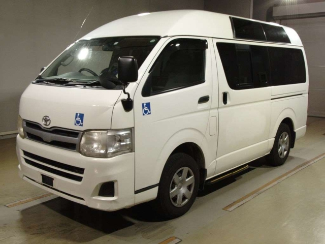 TOYOTA HIACE VAN 2011