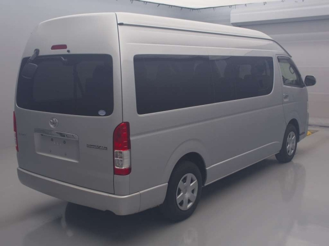 TOYOTA HIACE 2017