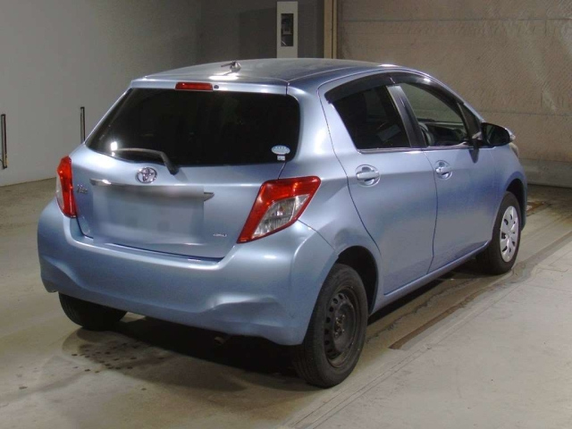 TOYOTA VITZ 2013