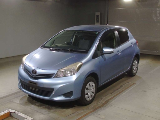 TOYOTA VITZ 2013