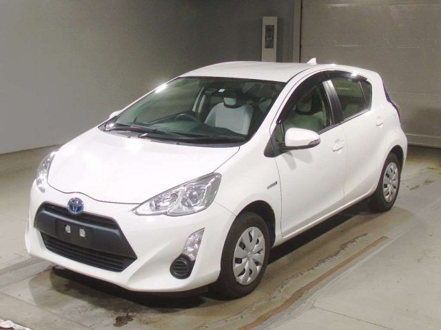 TOYOTA AQUA 2016