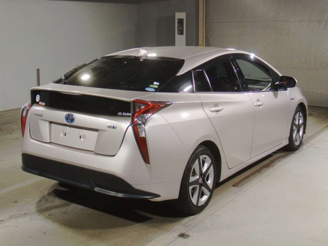 TOYOTA PRIUS 2016