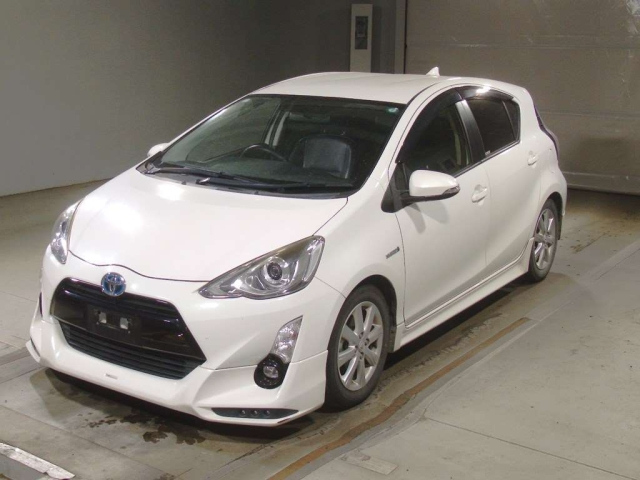 TOYOTA AQUA 2015