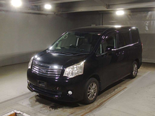 TOYOTA NOAH 2010