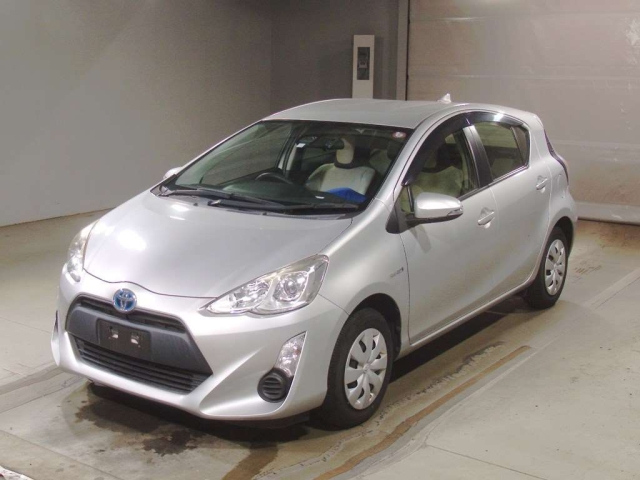 TOYOTA AQUA 2016