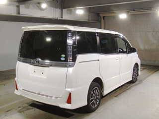 TOYOTA VOXY 2014