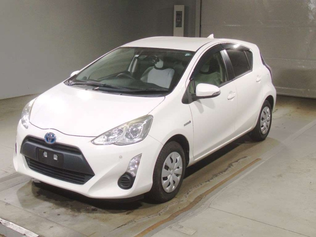 TOYOTA AQUA 2016