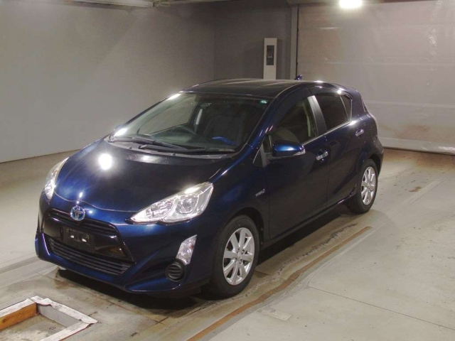 TOYOTA AQUA 2017