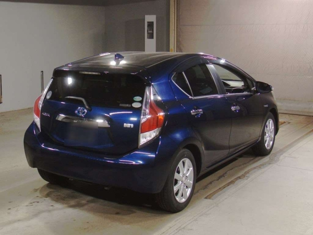 TOYOTA AQUA 2017