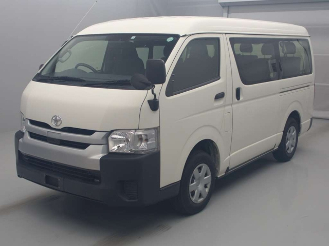 TOYOTA HIACE 2020