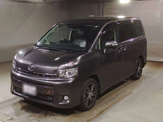 TOYOTA VOXY 2012