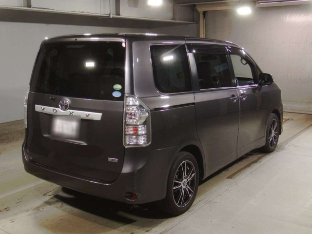 TOYOTA VOXY 2012