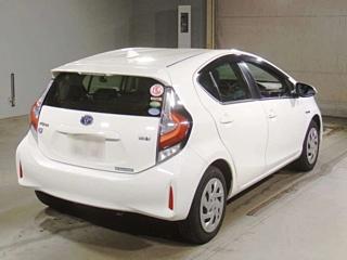 TOYOTA AQUA 2017