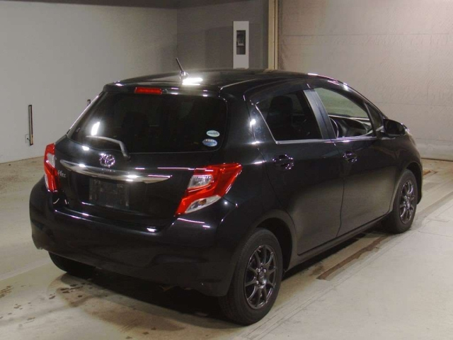 TOYOTA VITZ 2015
