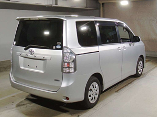 TOYOTA VOXY 2010