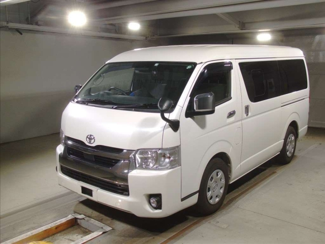 TOYOTA HIACE 2020