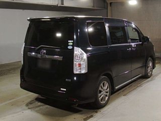 TOYOTA VOXY 2012
