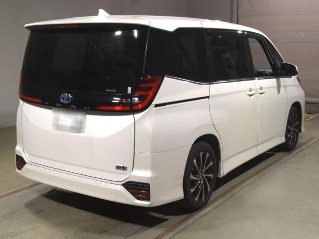 TOYOTA NOAH 2023