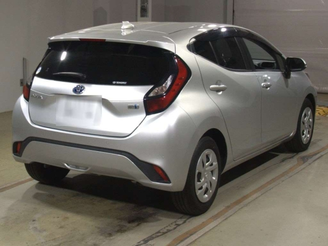 TOYOTA AQUA 2022