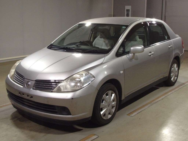 NISSAN TIIDA LATIO