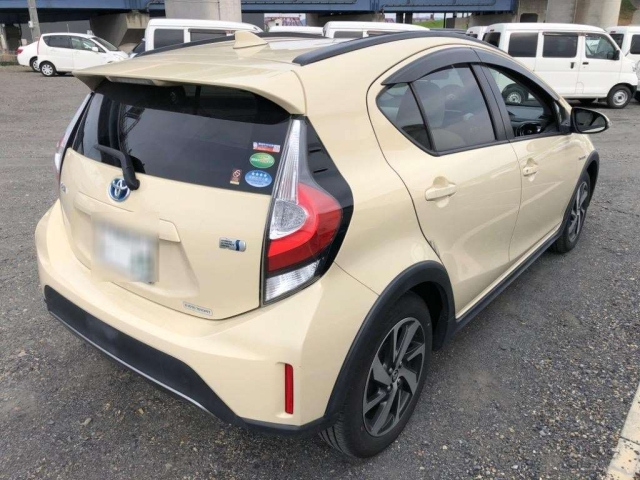 TOYOTA AQUA 2018