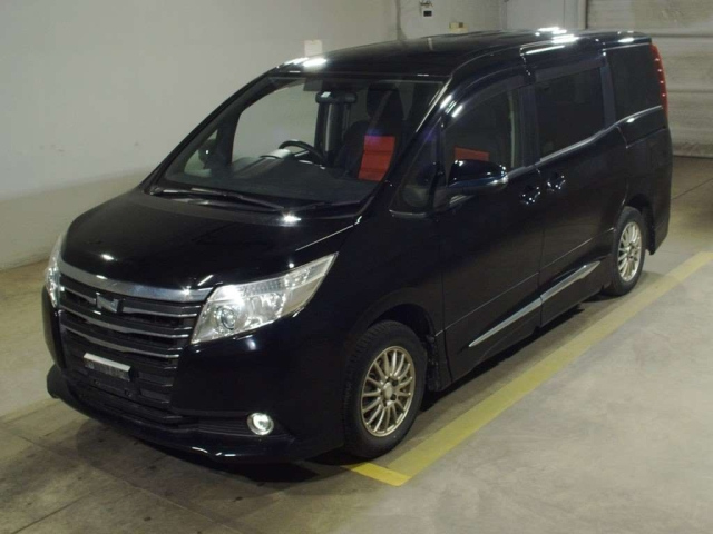 TOYOTA NOAH 2016