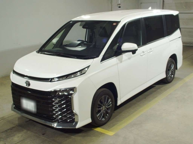 TOYOTA VOXY 2024
