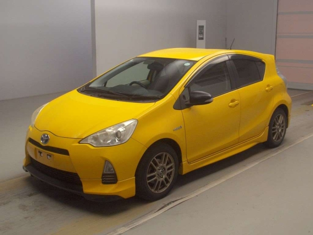 TOYOTA AQUA 2013