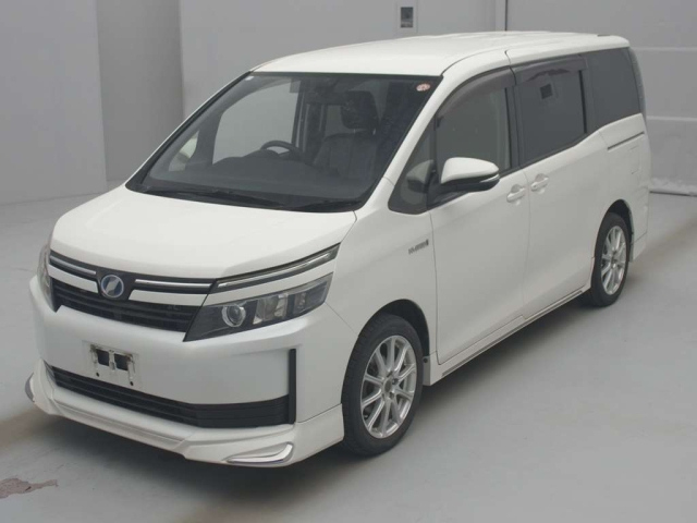 TOYOTA VOXY 2014