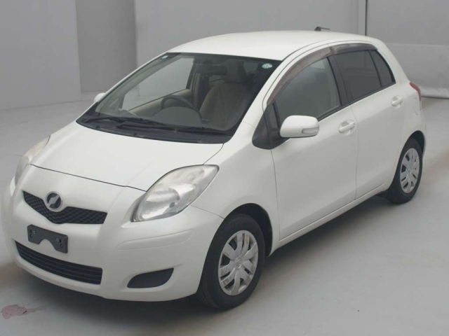 TOYOTA VITZ 2011
