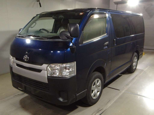 TOYOTA HIACE VAN