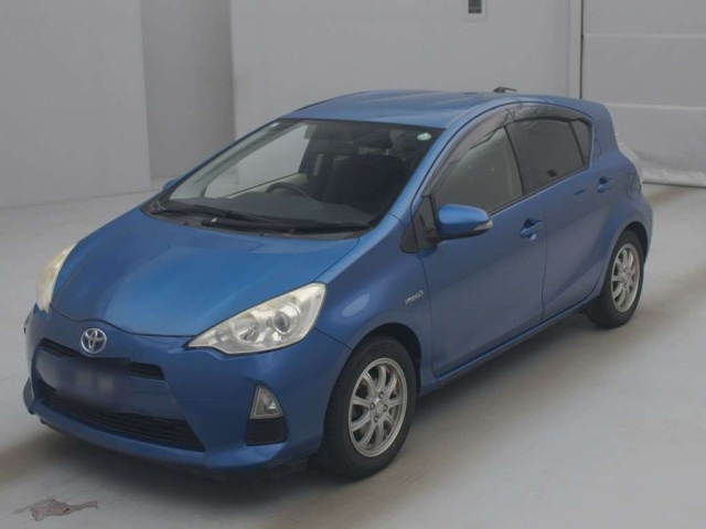 TOYOTA AQUA 2013